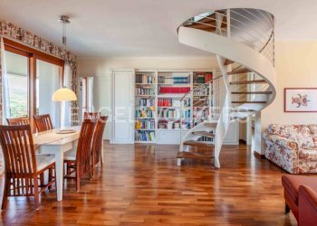 Salone - Attic strada Vedetta, Alba - photo 1