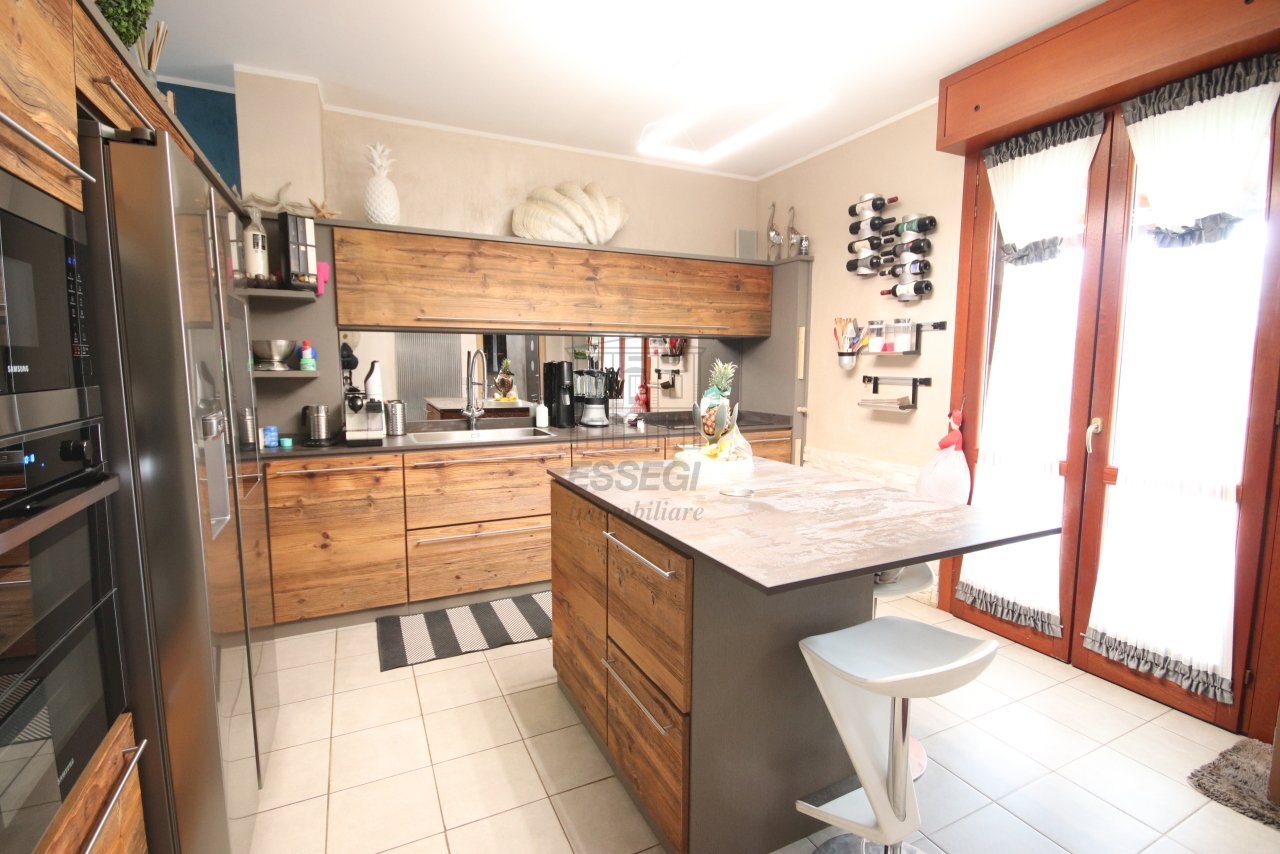 villetta d\'angolo in ottime condizioni (12).JPG - Casa indipendente via romana ovest, Rughi, Lucca - foto 2