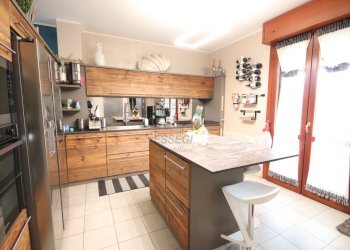 villetta d\'angolo in ottime condizioni (12).JPG - Casa indipendente via romana ovest, Rughi, Lucca - foto 2