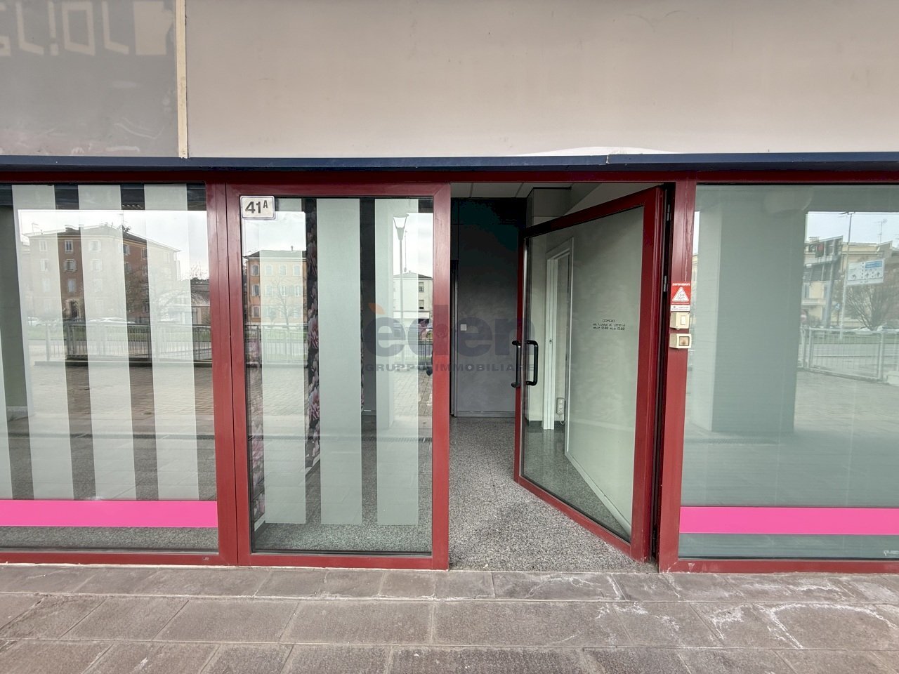 ingresso - Locale Commerciale Via Carlo Zucchi 41, Modena (zona Circoscrizione 1) - foto 3