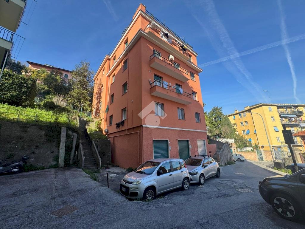 Quadrilocale Via Antonietta Massuccone Mazzini, Genova (zona Bolzaneto) - foto 1