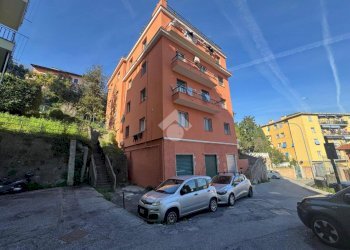 Quadrilocale Via Antonietta Massuccone Mazzini, Genova (zona Bolzaneto) - foto 1