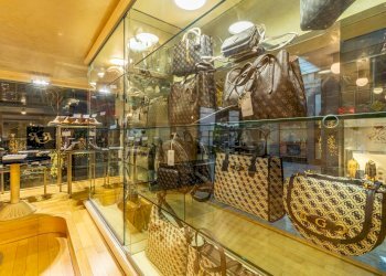 Shop Galleria Leonardo Da Vinci, 14
Centro, Biella - photo 38