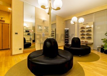 Shop Galleria Leonardo Da Vinci, 14
Centro, Biella - photo 44