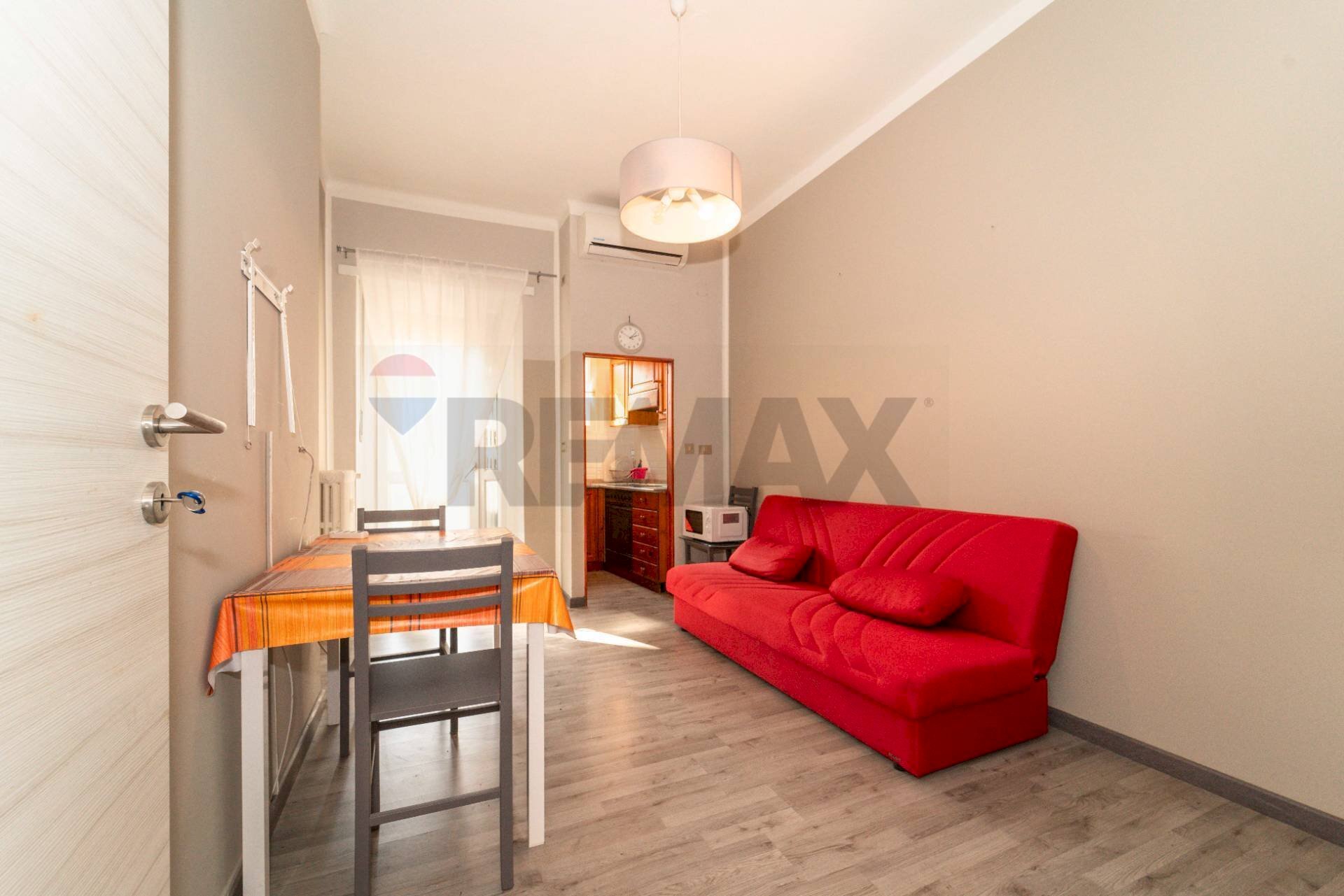 One-room apartment Via Luisa del Carretto, 74 
 Borgo Po, Torino (neighborhood Borgo Po) - photo 1