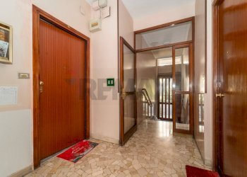 One-room apartment Via Luisa del Carretto, 74 
 Precollina Collina, Torino (neighborhood Borgo Po) - photo 27