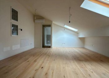 Four-room apartment Via Coltellini, Modena (neighborhood Circoscrizione 1) - photo 1