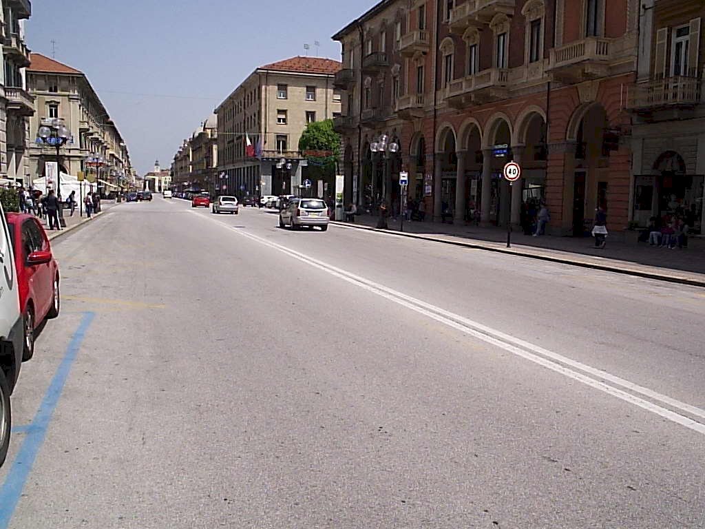 Shop Corso Nizza, 1, Cuneo - photo 1