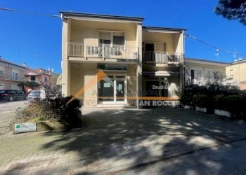 Shop Ravenna (neighborhood Punta Marina) - photo 1