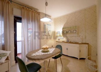 Sala da pranzo - Villa Strada Detta Della Marina
 
86, Bari - foto 8