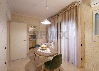 Sala da pranzo - Villa Strada Detta Della Marina
 
86, Bari - foto 9