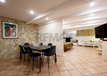 Sala da pranzo - Villa Strada Detta Della Marina
 
86, Bari - foto 15