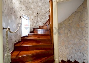 Scale - Villa Strada Detta Della Marina
 
86, Bari - foto 19