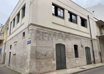 Edificio all\'aperto - Locale Commerciale Via Marconi
 
38/40, Terlizzi - foto 4