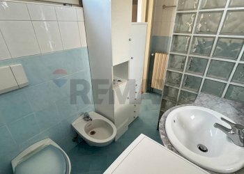 Bagno - Three-room apartment VIA CASTAGNA
 
13, Viggiù - photo 16