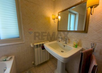 Bagno - Villa a Schiera Via San José Maria Escrivá
 
1, Tremestieri Etneo - foto 9