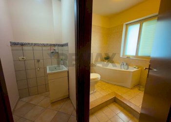 Bagno - Villa a Schiera Via San José Maria Escrivá
 
1, Tremestieri Etneo - foto 17