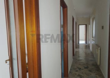 Hall / corridoio - Apartment Viale Principe Amedeo
 
35, Acireale - photo 3