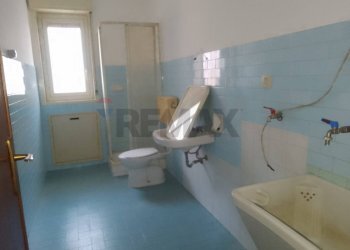 Bagno - Apartment Viale Principe Amedeo
 
35, Acireale - photo 8
