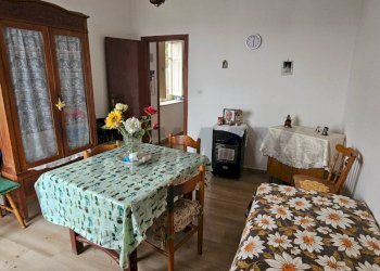 Sala da pranzo - Casa semi indipendente Via Vittorio Emanuele II
 
21, Rometta - foto 11