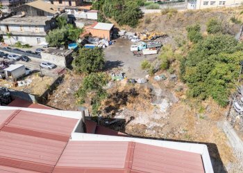 Edificio all\'aperto - Terreno edificabile Via Donatello
 
snc, Aci Sant'Antonio - foto 2