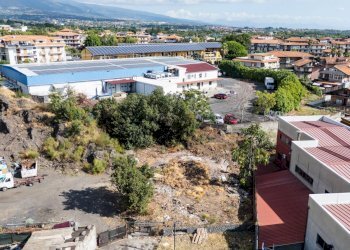 Vista delle montagne - Terreno edificabile Via Donatello
 
snc, Aci Sant'Antonio - foto 4