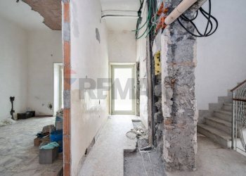 Hall / corridoio - Locale Commerciale Via Eugenio Curiel
1, Adrano - foto 12