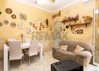 Sala da pranzo - Trilocale Via Jacopo Lo Verde
 
26, Catania - foto 32