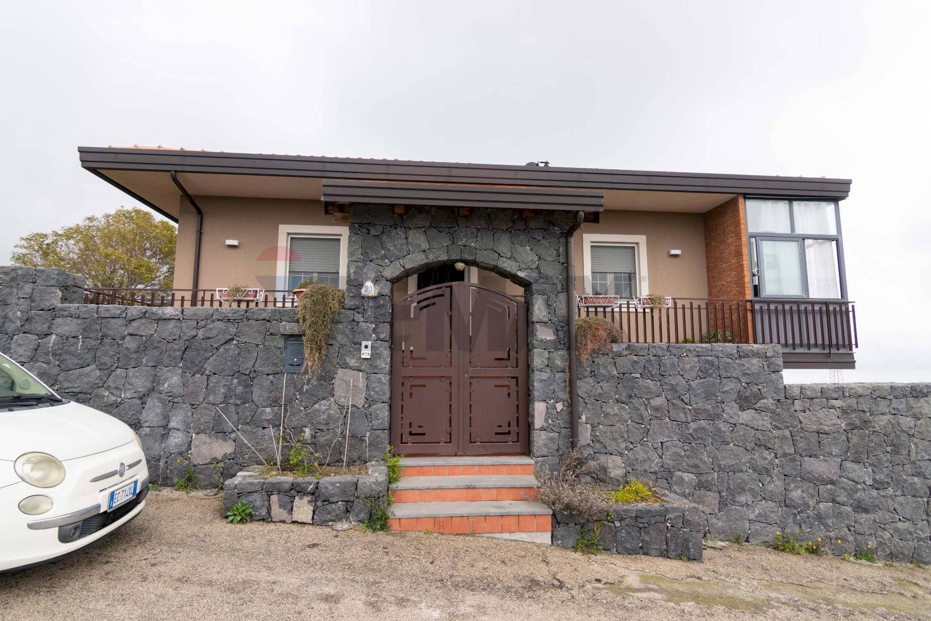 Casa all\'aperto - Villa via francia
 
18, Belpasso - foto 1