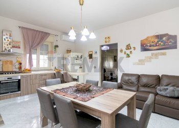 Sala da pranzo - Villa via francia
 
18, Belpasso - foto 9