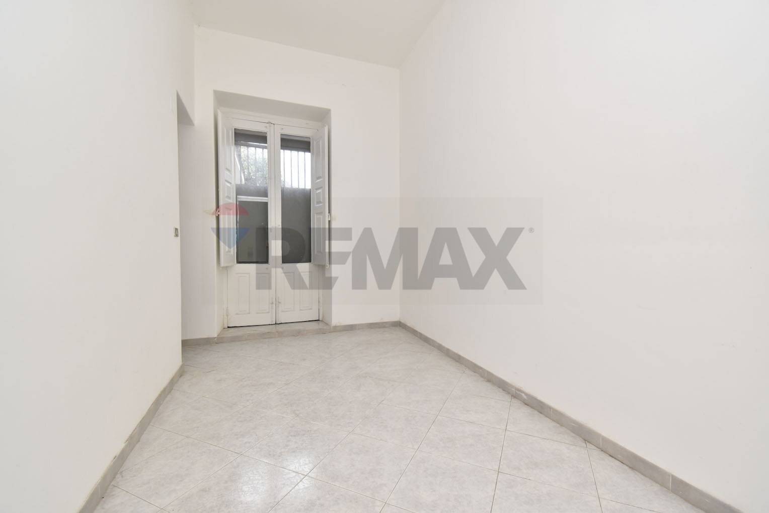 Stanza vuota - Ufficio VIA VITTORIO EMANUELE III
112, Santa Venerina - foto 2