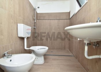 Bagno - Office VIA VITTORIO EMANUELE III
 
112, Santa Venerina - photo 7