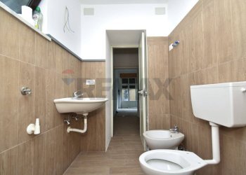 Bagno - Office VIA VITTORIO EMANUELE III
 
112, Santa Venerina - photo 8