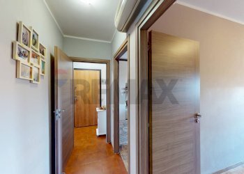 Hall / corridoio - Three-room apartment Via Ippolito Nievo
 
1, Melzo - photo 10