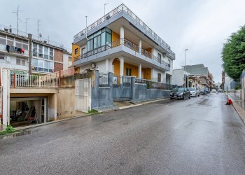 Edificio all\'aperto - Laboratorio Modugno - foto 1