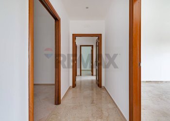 Hall / corridoio - Apartment Corso Vittorio Emanuele
 
7, Modugno - photo 9