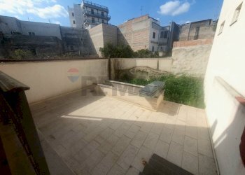 Cortile e giardino - Casa semi indipendente Via Camillo Benso Di Cavour
 
sn, Grumo Appula - foto 22