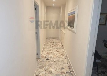 Hall / corridoio - Appartamento Via De Rossi
 
16, Bari - foto 17