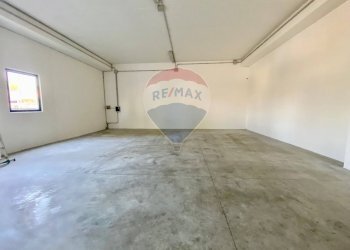 Stanza vuota - Locale Commerciale Via dell'Artigianato
 
14, Deruta - foto 2