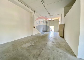 Stanza vuota - Locale Commerciale Via dell'Artigianato
 
14, Deruta - foto 5