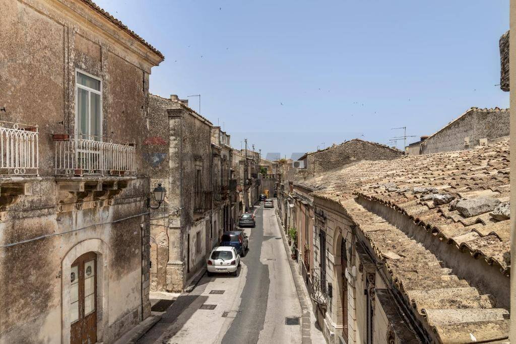 Edificio all\'aperto - Independent house via G. Garibaldi
 
80-82, Palazzolo Acreide - photo 1