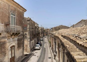 Edificio all\'aperto - Independent house via G. Garibaldi
 
80-82, Palazzolo Acreide - photo 1