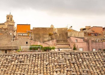 Edificio all\'aperto - Independent house via G. Garibaldi
 
80-82, Palazzolo Acreide - photo 18