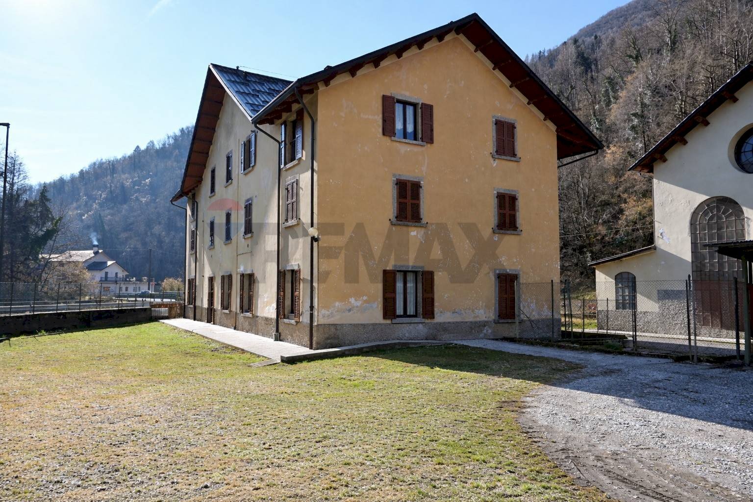 Edificio all\'aperto - Trilocale VIA RONCAGLIA ENTRO
 
76, San Giovanni Bianco - foto 1