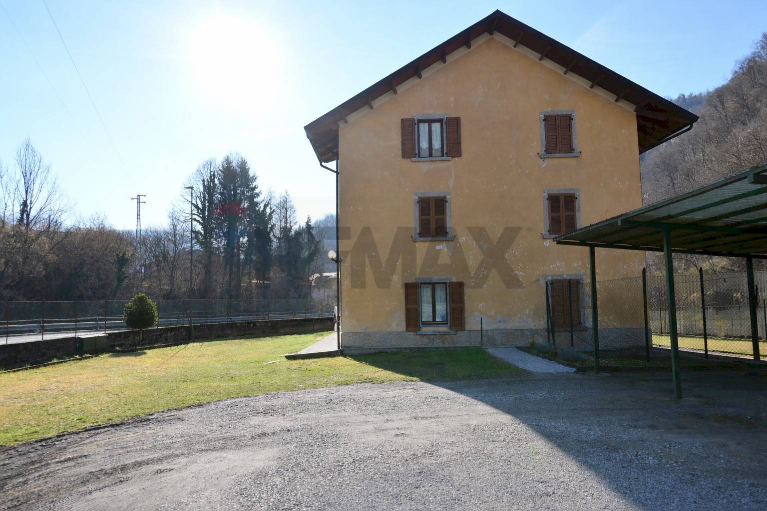 Edificio all\'aperto - Three-room apartment VIA RONCAGLIA ENTRO
 
76, San Giovanni Bianco - photo 2