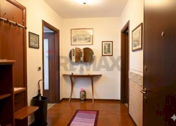 Ingresso - Trilocale VIA RONCAGLIA ENTRO
 
76, San Giovanni Bianco - foto 2