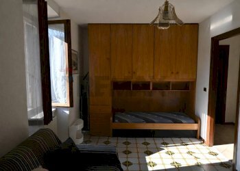 Camera / camera da letto - Trilocale VIA RONCAGLIA ENTRO
 
76, San Giovanni Bianco - foto 8