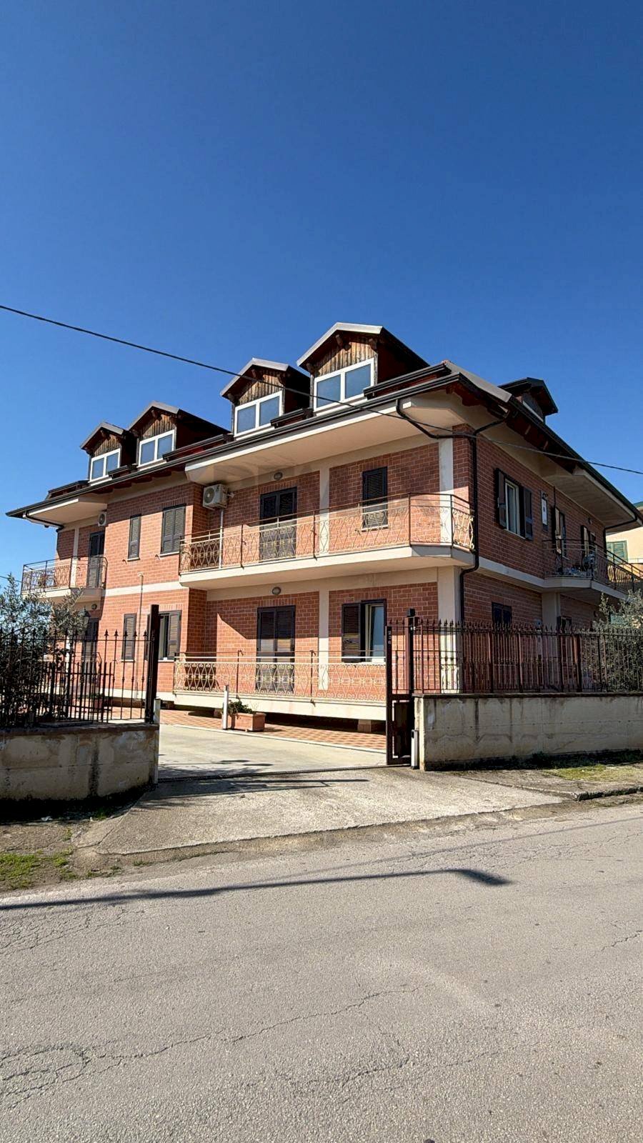 Edificio all\'aperto - Three-room apartment Via IV Novembre
 
236, Carinola - photo 1