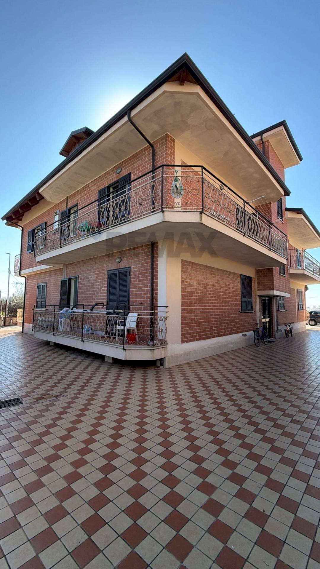 Edificio all\'aperto - Independent house Via IV Novembre
 
236, Carinola - photo 2