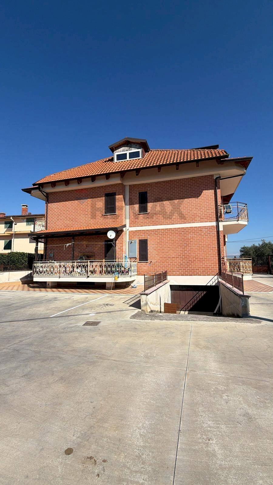 Edificio all\'aperto - Independent house Via IV Novembre
 
236, Carinola - photo 3